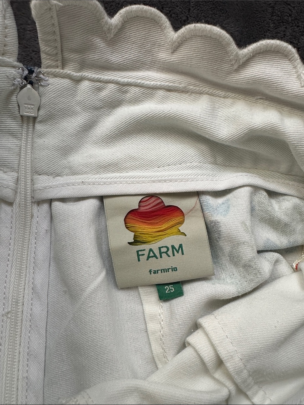 FARM Rio Emily Floral Tapestry Belted Shorts Size 25 - Picture 6 of 15